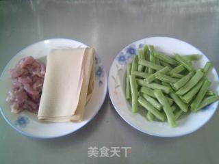 瘦肉千张炒四季豆的做法步骤：1